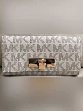 Micheal Kors Callie Carryall Signature Monogram PVC Long Wallet Vanilla/Gold EUC
